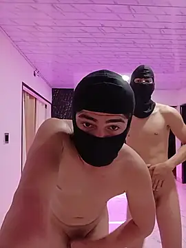عرض كام 3hornys-straights