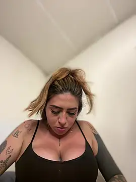 Chatroom XXX en direct de Velvet1_