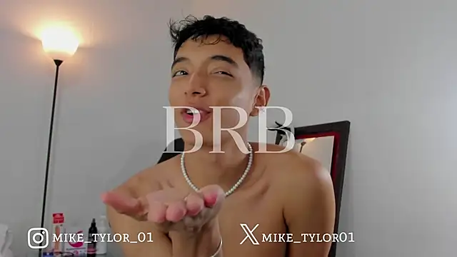 mike_tylor01 élő XXX-chatje