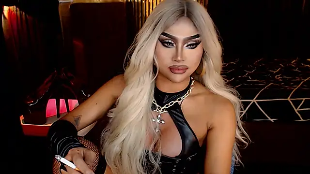 Chat +18 de MassiveCockTrans ao vivo