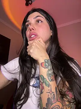 tiphanyari Chat XXX in diretta