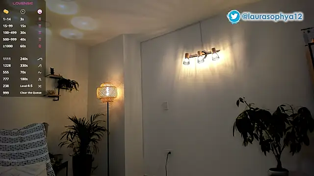 laurasophya Adlı Modelin Canlı XXX Sohbeti