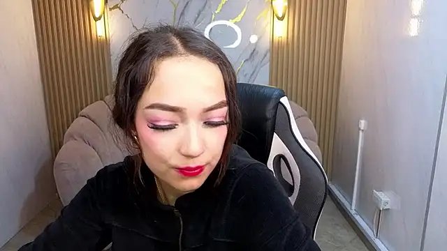 Cinnamon_b Chat XXX live