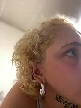 צ'אט XXX בשידור חי של Velvet1_