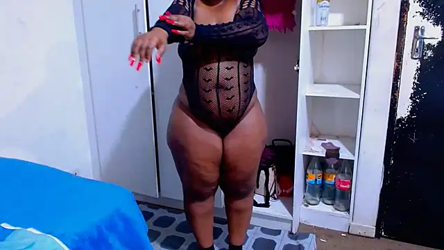 BigbootyNickyx XXX чат на живо