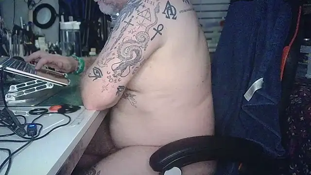 Tattooed_Dilf_01 webkamerás műsora