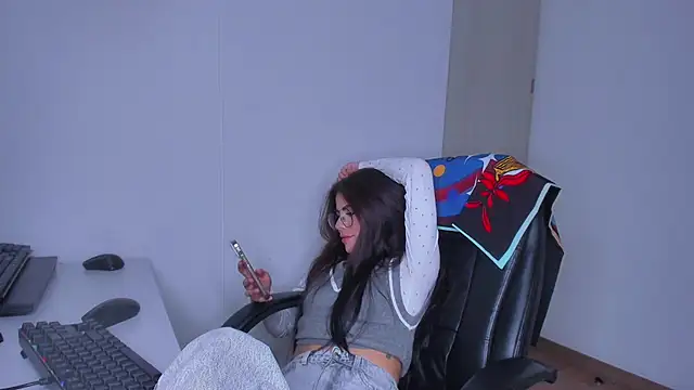 Chatroom XXX en direct de Lisegg_