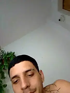 BoyMaxLatin élő XXX-chatje