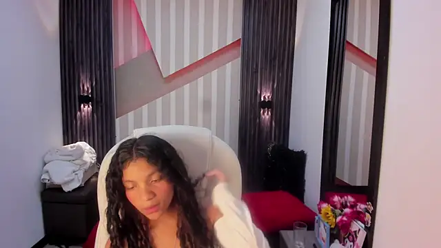 LittleeStar Chat XXX live