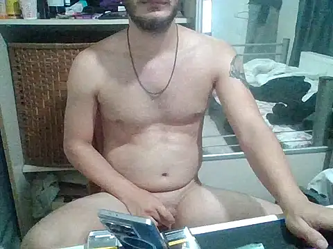 Guitarist-man élő XXX-chatje