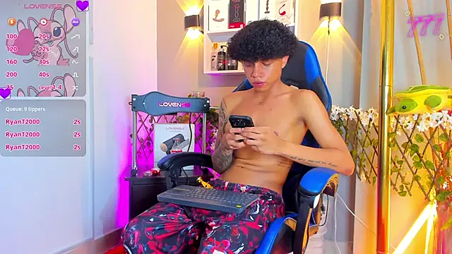 _taylor_black: вебкам-шоу