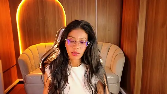 Alina_b_ লাইভ XXX চ্যাট
