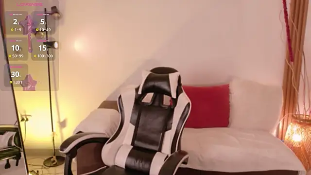 ChloeMoreti XXX чат на живо
