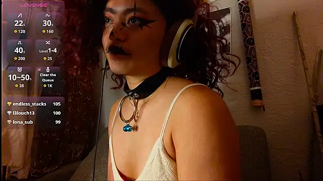 DemonessAzazel Adlı Modelin Canlı XXX Sohbeti