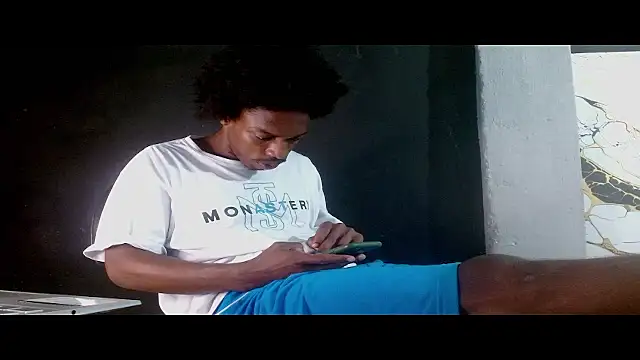 Larry-n-clouds Live XXX Chat