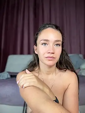 QuietNicole Adlı Modelin Canlı XXX Sohbeti