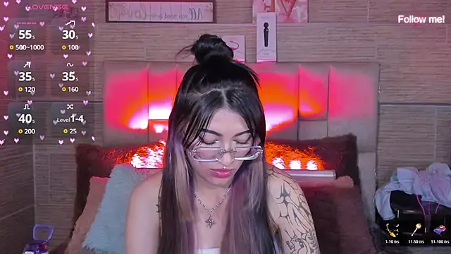 XXX chat uživo modela mia_devine_