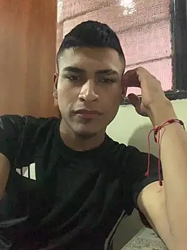 Emiliano_Reyes 在線直播表演