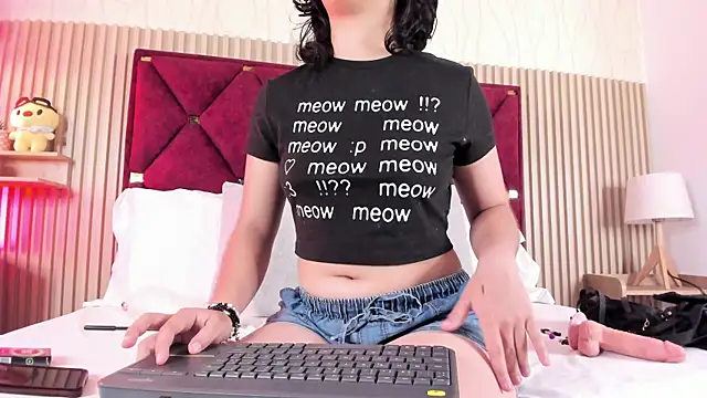 Kiri_Velvet élő XXX-chatje