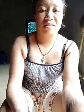 Moon_squirtt Chat XXX in diretta