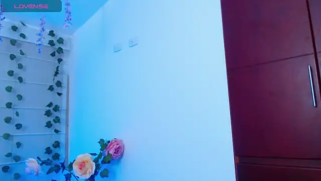 Sarabubbie's Live XXX Chat