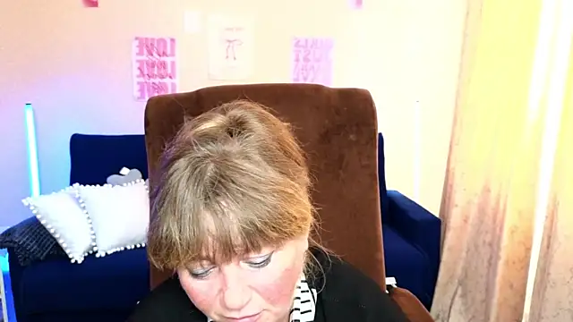 Melania_Cook 即時 XXX 聊天