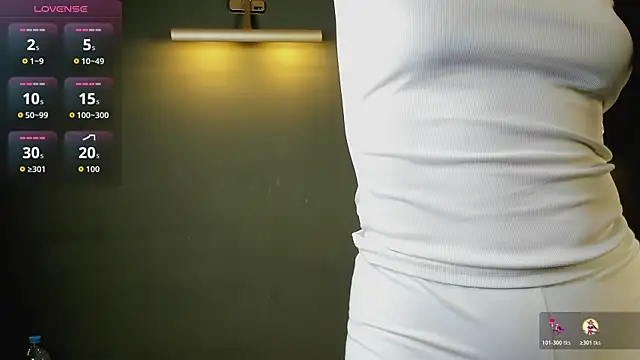 Онлайн чат XXX LeyaBloom