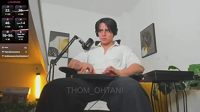Thom_Ohtani 라이브 XXX 채팅
