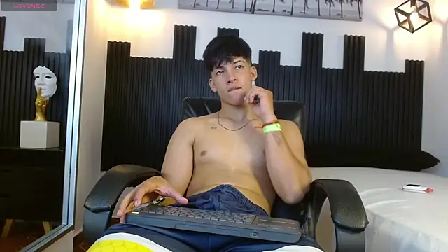 XXX chat uživo modela ren_storm