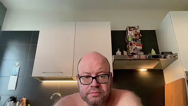 theitalianbear élő XXX-chatje