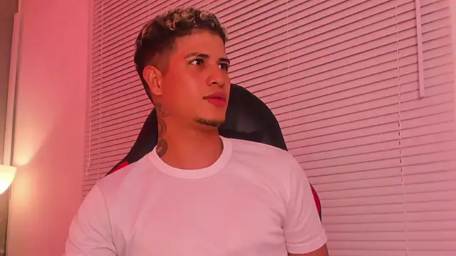 dominic_connor Adlı Modelin Canlı XXX Sohbeti