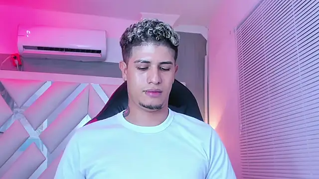 dominic_connor Adlı Modelin Canlı XXX Sohbeti