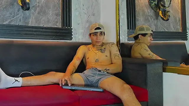 jayy18_ élő XXX-chatje