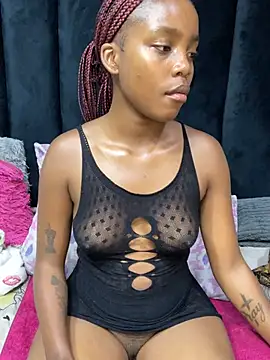 Littlebunny33 Adlı Modelin Canlı XXX Sohbeti