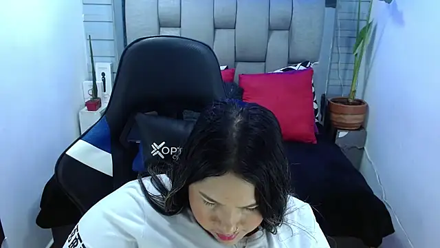 evelin_zaens Adlı Modelin Canlı XXX Sohbeti