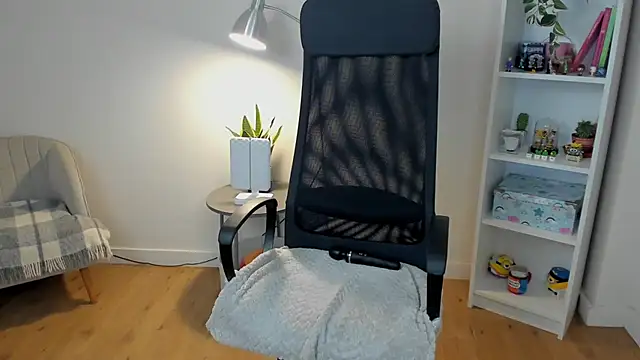XXX chat uživo modela _BellaEvans_