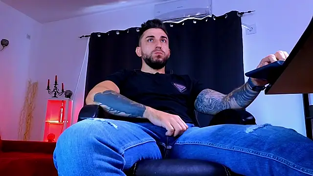 MightyAaron66 Adlı Modelin Canlı XXX Sohbeti
