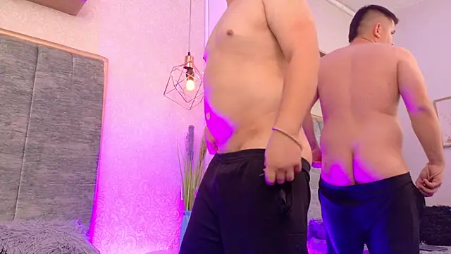 Chatroom XXX en direct de AdrianLust