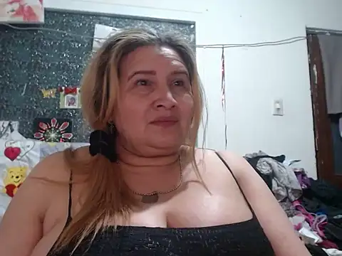 Perla1981--'s Live XXX Chat