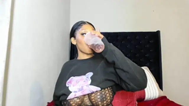 ConnieSmall24 Live XXX-chat