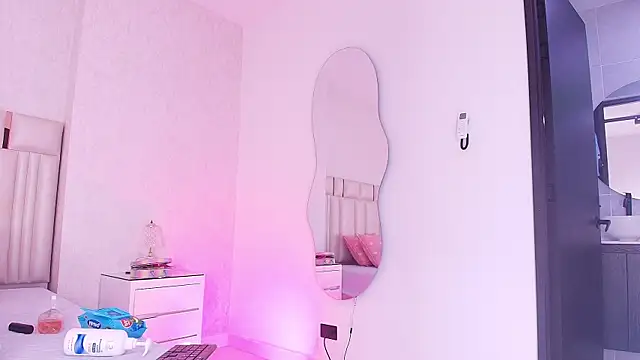 _carolina_fox Adlı Modelin Canlı XXX Sohbeti
