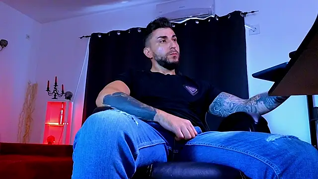 MightyAaron66 Live XXX-chat