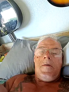 gymrat61 webcam show