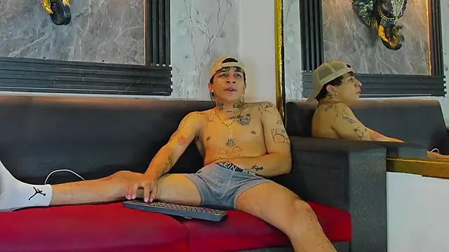 Chat XXX en directo de jayy18_