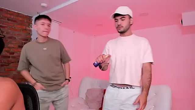 Spaceboyss18 Chat XXX in diretta