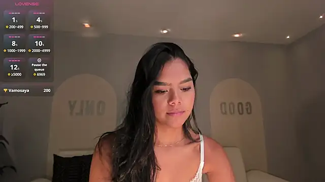 SaphiraJames' Live XXX Chat