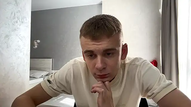 SoloFury 라이브 XXX 채팅