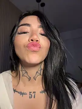Nickiiiii Chat XXX live