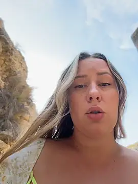 Онлайн чат XXX Mona_Plus
