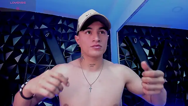 LiamDeeps live XXX chat